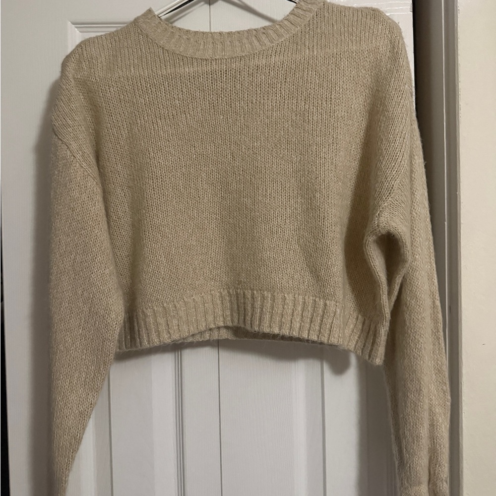 H&M Cream Crew Neck Sweater with Classic Knit Design